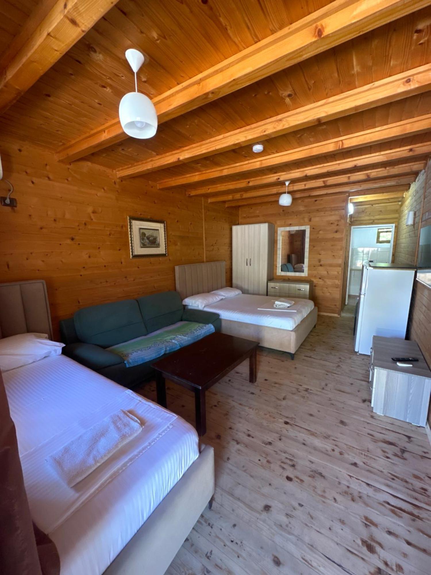 Ferienhaus Bujtina E Zefit *